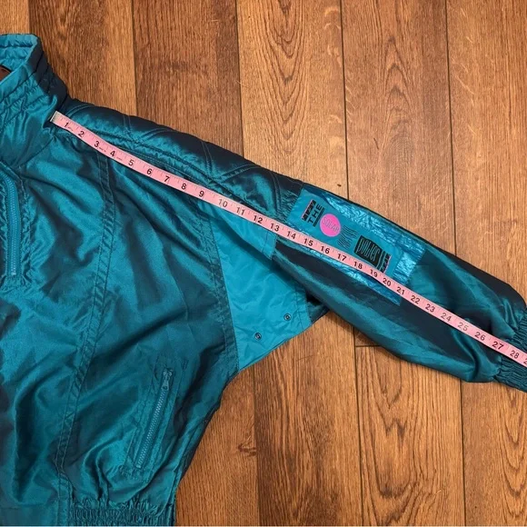 Vintage Women's Teal and Pink Windbreaker Jacket - Picture 10 of 11